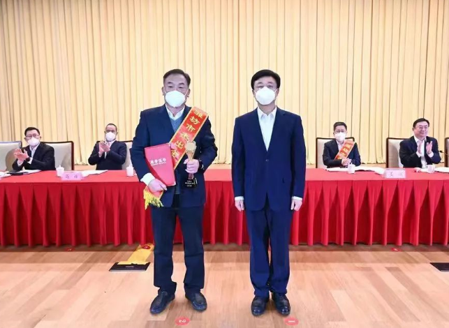 豪邁張恭運(yùn)獲杰出企業(yè)家稱號 豪邁張恭運(yùn)獲杰出企業(yè)家稱號
