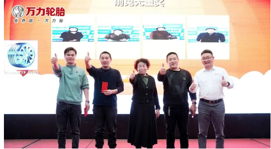 在隨后的訂貨環(huán)節(jié)，客戶們認(rèn)真聽(tīng)取促銷政策后積極下單。經(jīng)統(tǒng)計(jì)，本次會(huì)議訂單銷售量近2萬(wàn)條，超出會(huì)前預(yù)期，實(shí)現(xiàn)萬(wàn)力輪胎山東區(qū)域開(kāi)門紅，為2023年的高質(zhì)量發(fā)展打下堅(jiān)實(shí)基礎(chǔ)。
