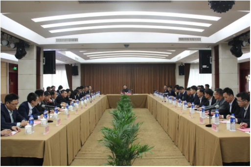 馮彤與廣墾橡膠集團駐外干部座談交流 馮彤與廣墾橡膠集團駐外干部座談交流