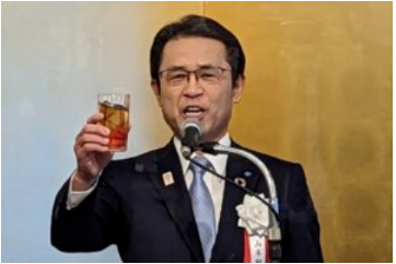 橫濱橡膠社長山石昌孝稱，公司今年要穩(wěn)步推進(jìn)中期經(jīng)營計劃。他預(yù)測，市場價格競爭會加劇，需提升高附加值產(chǎn)品銷售比例來盈利。