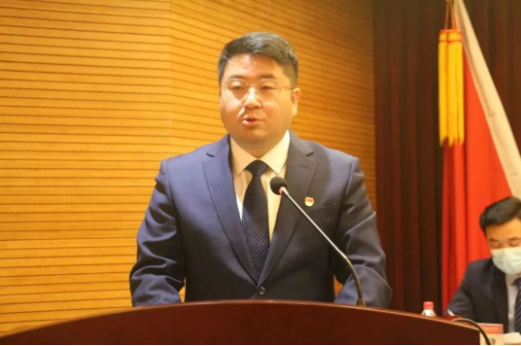 會上，公司總經(jīng)理、黨委副書記張航偉作題為《解放思想，改革創(chuàng)新，再接再厲，打造國內(nèi)一流特色突出的全產(chǎn)業(yè)鏈橡膠公司》的工作報告，全面回顧總結(jié)2022年工作，分析研判當(dāng)前形勢，謀劃部署2023年工作任務(wù)。