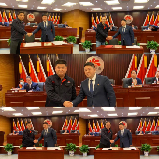 公司總經(jīng)理、黨委副書記張航偉與延長橡膠公司、延長橡膠(泰國)公司、橡膠制品分公司、膠布制品分公司、石油橡塑制品分公司簽訂經(jīng)濟目標(biāo)責(zé)任書。