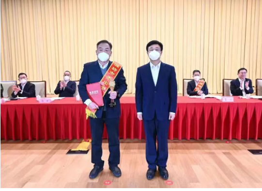 豪邁集團(tuán)董事長(zhǎng)張恭運(yùn)獲“濰坊市杰出企業(yè)家”稱(chēng)號(hào)