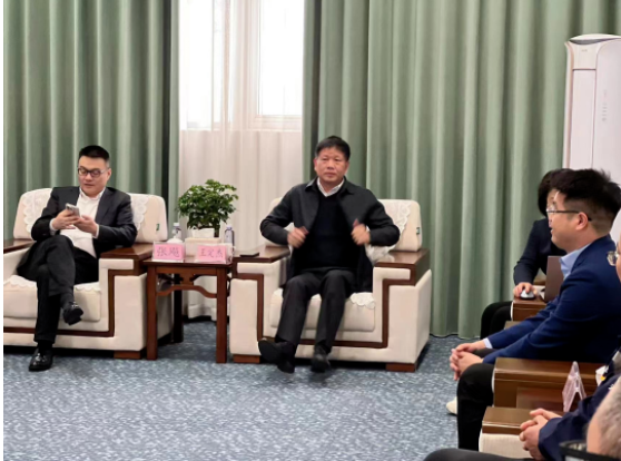 雙方在會(huì)客室開展了座談會(huì)。