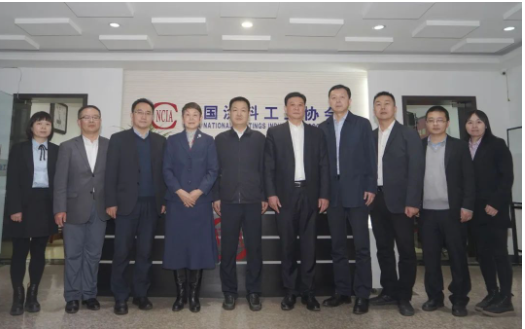 中國涂料工業(yè)協(xié)會與濮陽市人民政府進行了一次深入交流，雙方就可持續(xù)發(fā)展、濮陽綠色涂料產(chǎn)業(yè)園區(qū)建設及未來相關(guān)合作事宜展開了討論。這次會議，不僅加深了雙方的友好合作關(guān)系，更為濮陽的涂料產(chǎn)業(yè)的可持續(xù)發(fā)展注入了新的動力。