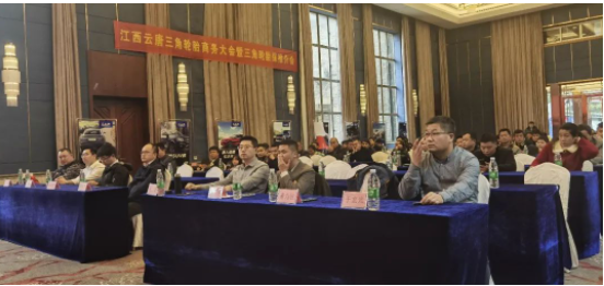 2022年，面對(duì)疫情反復(fù)出現(xiàn)，南方高溫暴雨，市場(chǎng)需求下滑等嚴(yán)峻挑戰(zhàn)，三角輪胎乘用車(chē)胎銷(xiāo)售團(tuán)隊(duì)與各地經(jīng)銷(xiāo)商團(tuán)結(jié)一心、砥礪前行，克服各種困難，最終取得了出色的市場(chǎng)業(yè)績(jī)。