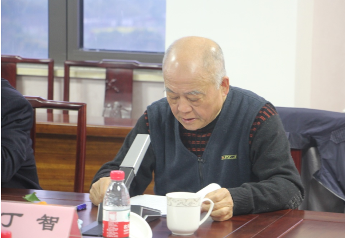 江蘇省涂料行業(yè)協(xié)會第四屆第一次常務(wù)理事會暨會長工作會在江蘇晨光涂料有限公司五樓會議室召開。會議由協(xié)會秘書長丁智主持，協(xié)會會長、副會長、秘書長17人出席了本次會議。參加本次會議的嘉賓有多位企業(yè)董事長、總經(jīng)理等人。