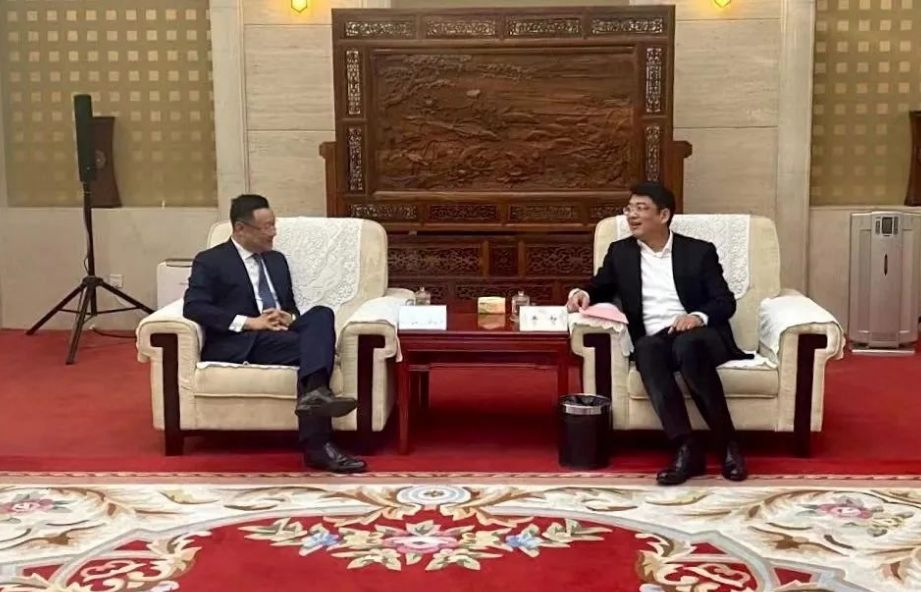 卡博特公司全球執(zhí)行副總裁、高性能材料業(yè)務(wù)全球總裁、亞太區(qū)總裁朱戟等一行專程拜會(huì)了邳州市市委書記曹智等有關(guān)領(lǐng)導(dǎo)，雙方就加強(qiáng)卡博特在邳州市的發(fā)展等情況作了充分的交流。