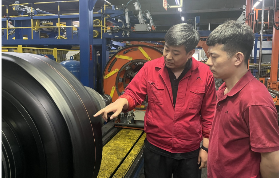 成型車間堅(jiān)持周度質(zhì)量分析制度，建立成型車間質(zhì)量數(shù)據(jù)庫，在2022年質(zhì)量數(shù)據(jù)分析基礎(chǔ)上進(jìn)行更細(xì)化更深入的分析，準(zhǔn)確找到問題所在并及時(shí)對(duì)策解決，確保完成各項(xiàng)質(zhì)量指標(biāo)。