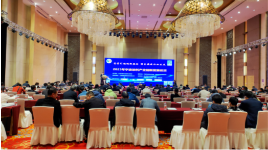 隨后，2023年寧波涂料產(chǎn)業(yè)創(chuàng)新發(fā)展論壇大會(huì)隆重舉行，為寧波涂料行業(yè)轉(zhuǎn)型升級(jí)、綠色發(fā)展、結(jié)構(gòu)調(diào)整等重大問題提供了廣泛的交流平臺(tái)，推動(dòng)行業(yè)綠色可持續(xù)發(fā)展。