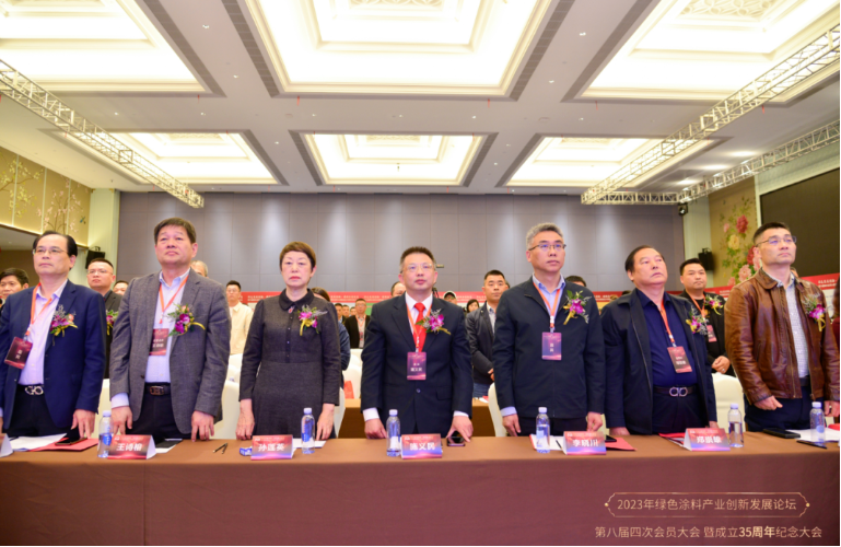 會議圍繞福建省產(chǎn)業(yè)政策法規(guī)、綠色涂料企業(yè)轉(zhuǎn)型升級、上下游產(chǎn)業(yè)有效融合、行業(yè)綠色發(fā)展等話題展開討論。會上，福建省涂料工業(yè)協(xié)會積極打造“中國仿石涂料基地”名片，開展產(chǎn)業(yè)鏈融合創(chuàng)新，引領中國仿石涂料行業(yè)健康可持續(xù)發(fā)展，在仿石涂料的上下游產(chǎn)業(yè)鏈進行研發(fā)、生產(chǎn)、營銷、施工應用、施工培訓整合并制定相應標準。