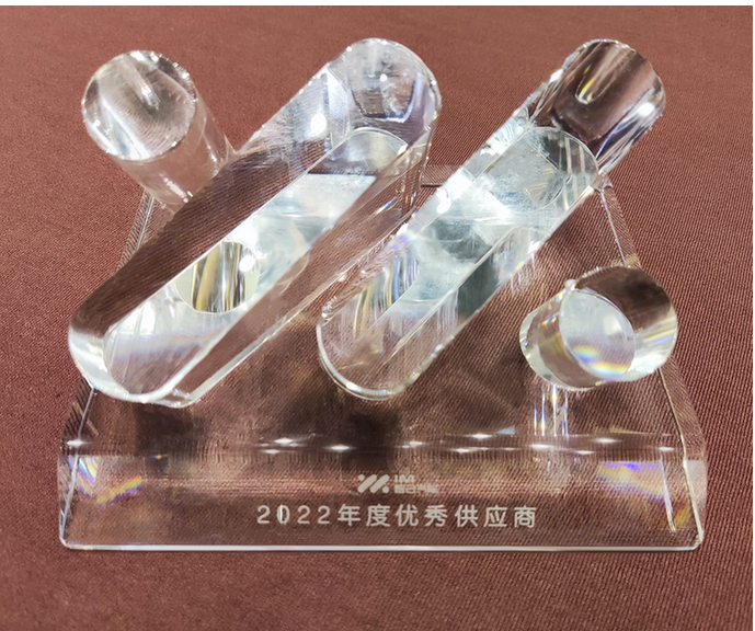 倍耐力在2023年智己汽車合作伙伴大會(huì)上獲得了"2022年度優(yōu)秀供應(yīng)商"的稱號(hào)，這代表智己汽車對(duì)倍耐力自合作以來(lái)所提供的高質(zhì)量、高標(biāo)準(zhǔn)服務(wù)的認(rèn)可。