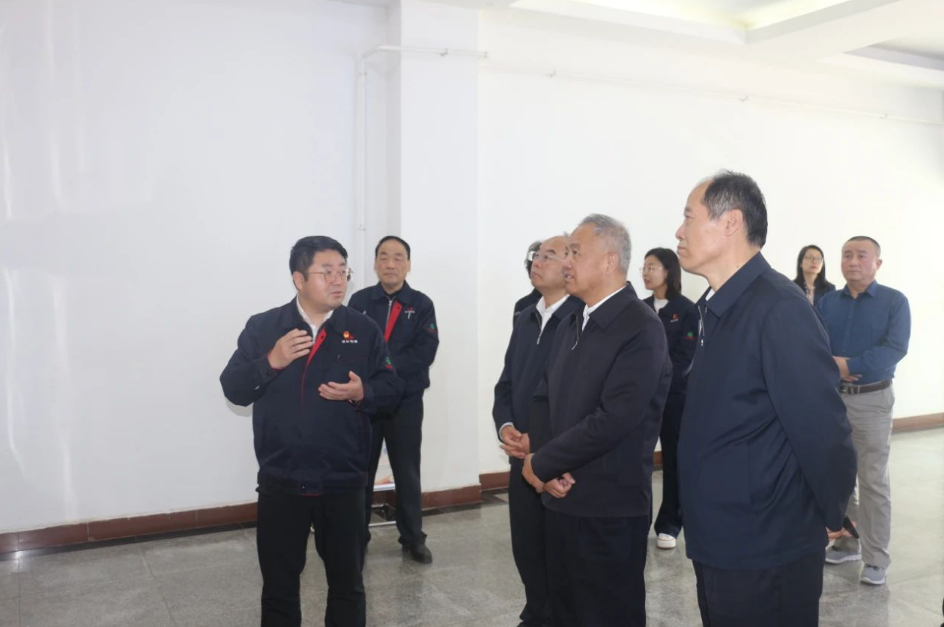 青海省政協(xié)一行蒞臨延長(zhǎng)石油西北橡膠公司調(diào)研校企合作及人才培養(yǎng)