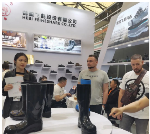 鶴壁飛鶴公司展現(xiàn)實(shí)力，多款新品吸引勞保會客戶關(guān)注！