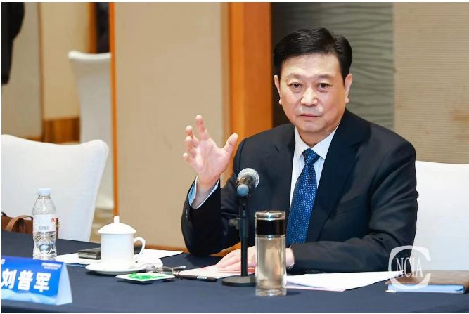 劉普軍會長主持會議并講話。劉普軍會長在講話中首先代表中國涂料工業(yè)協(xié)會和大會組委會，對各位政府領(lǐng)導(dǎo)和企業(yè)家們的到來表示熱烈歡迎。并表示本次大會是中國涂料工業(yè)協(xié)會新一屆領(lǐng)導(dǎo)集體當(dāng)選后的第一次國際性大會，意義重大。劉普軍會長表示，新一屆領(lǐng)導(dǎo)集體將堅持正確的政治方向，引領(lǐng)中國涂料行業(yè)，時刻聚焦涂料屆的時與勢、危與機(jī)，帶領(lǐng)涂料行業(yè)沿著正確的政治方向前進(jìn)。