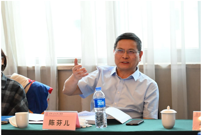 項目鑒定委員會主任為中國工程院院士、復(fù)旦大學(xué)教授陳芬兒，副主任為中國工程院院士、華南理工大學(xué)校長張立群和中國橡膠工業(yè)協(xié)會橡膠助劑專業(yè)委員會名譽理事長、研究員許春華。經(jīng)過質(zhì)疑、答辯和認(rèn)真討論，鑒定委員會認(rèn)為該技術(shù)成果居國際領(lǐng)先水平。
