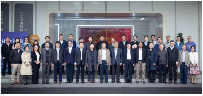 軟控股份有限公司參與了國家重點研發(fā)計劃“全價值鏈產品質量精益管控智能分析軟件項目”的研究，以解決流程行業(yè)產品質量管控面臨的挑戰(zhàn)。