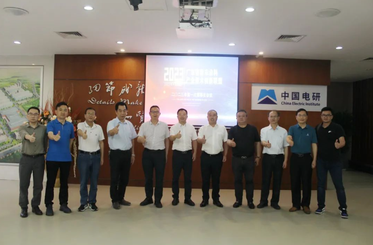 粉末涂料作為一種環(huán)保涂料，未來發(fā)展前景良好，但存在行業(yè)準(zhǔn)入門檻較低、產(chǎn)能嚴(yán)重過剩、中低端粉末涂料同質(zhì)化嚴(yán)重、價格競爭激烈等弊病，嚴(yán)重制約著行業(yè)的發(fā)展。因此，會議呼吁骨干企業(yè)加大研發(fā)投入，加強(qiáng)科技創(chuàng)新，開發(fā)和尋找粉末涂料新興應(yīng)用領(lǐng)域，如預(yù)涂卷材、集裝箱、新能源等。同時，應(yīng)充分發(fā)揮聯(lián)盟內(nèi)部產(chǎn)業(yè)鏈優(yōu)勢，促進(jìn)產(chǎn)學(xué)研用一體化發(fā)展，營造良好的協(xié)同發(fā)展生態(tài)。