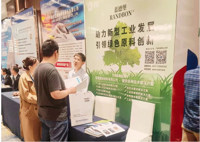 藍(lán)德堡的水性工業(yè)乳液產(chǎn)品廣泛應(yīng)用于普通鋼結(jié)構(gòu)、集裝箱、軌道交通、石化、工程機械、風(fēng)電、橋梁、船舶、水性木器漆、防火涂料、水性地坪漆等多個領(lǐng)域。此外，藍(lán)德堡還提供一般工業(yè)防護(hù)涂料、水性木器漆、車輛工程及設(shè)備、工業(yè)防腐涂料、軌道交通、水性集裝箱等解決方案，為客戶提供全方位的技術(shù)支持。