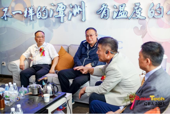 2023大灣區(qū)國際橡膠技術(shù)展覽會 RubberTech GBA 2023 (以下簡稱大灣區(qū)橡膠展)，5月18-20日在廣東·佛山潭洲國際會展中心召開，本次展會展出面積突破1萬平方米，參展企業(yè)120余家。大灣區(qū)橡膠展作為中國石化行業(yè)展覽集群“中國石化產(chǎn)業(yè)周”成員展會，母展品牌RubberTech China的前哨站、繼續(xù)聯(lián)合“2023大灣區(qū)國際膠粘劑、密封劑及涂料涂裝展覽會” 同期同地舉辦。以“粵港澳大灣區(qū)”為基點，在華南地區(qū)更為廣袤的區(qū)域進行行業(yè)縱深探索。