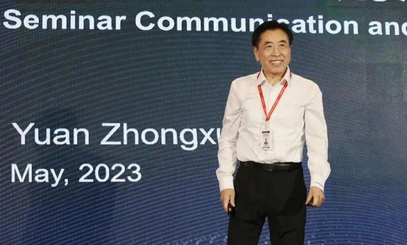 研討會的最后，國橡中心主任袁仲雪發(fā)表了主旨演講。他表示，國橡中心將加速推進全球化戰(zhàn)略，落實本土化運營，并加強行業(yè)內(nèi)戰(zhàn)略合作，以創(chuàng)新為驅(qū)動，促進產(chǎn)業(yè)鏈優(yōu)化升級。