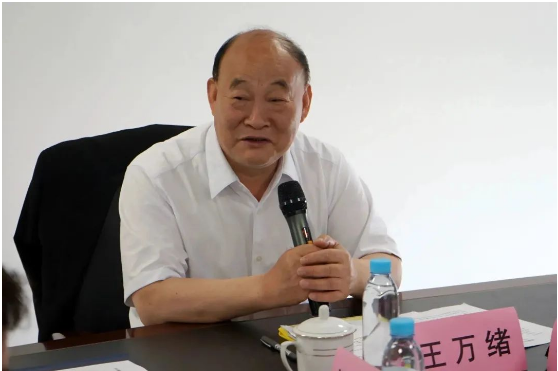 會議上，王萬緒理事長在講話中強調(diào)了統(tǒng)計在油墨行業(yè)發(fā)展中的重要性和意義。他指出，統(tǒng)計工作已經(jīng)連續(xù)開展了30多年，詳細記錄了我國油墨工業(yè)的發(fā)展歷程，見證了我國油墨工業(yè)的轉(zhuǎn)型和快速發(fā)展。他對行業(yè)統(tǒng)計分析中心的工作提出了期望，希望逐步提高統(tǒng)計工作的時效性、準確性、覆蓋面和數(shù)據(jù)分析深度，為行業(yè)發(fā)展提供有效的數(shù)據(jù)支撐。