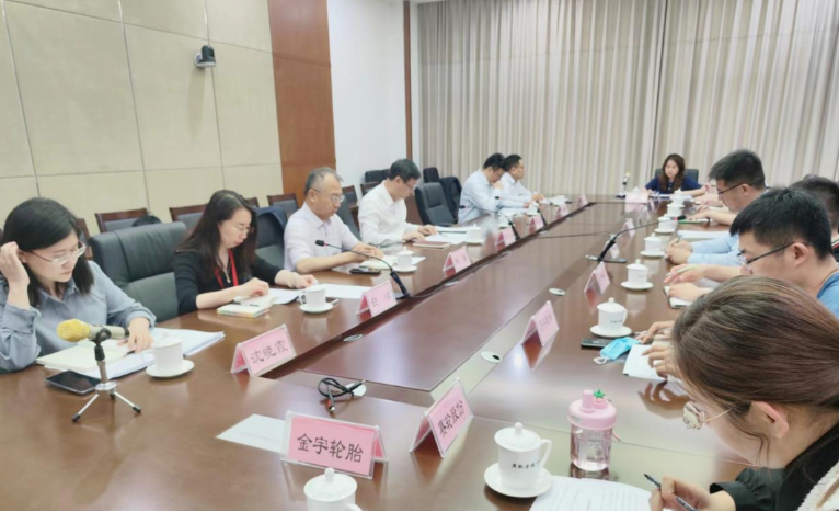 通過此次座談會，山東省貿(mào)促會與橡膠輪胎企業(yè)就行業(yè)發(fā)展進行了深入交流和探討，并就未來的發(fā)展方向和挑戰(zhàn)提出了具體建議。山東省將繼續(xù)加大支持力度，推動橡膠輪胎產(chǎn)業(yè)健康發(fā)展，促進企業(yè)實現(xiàn)更大的成長和國際化進程，為山東省乃至全國的橡膠輪胎行業(yè)注入新的動力。
