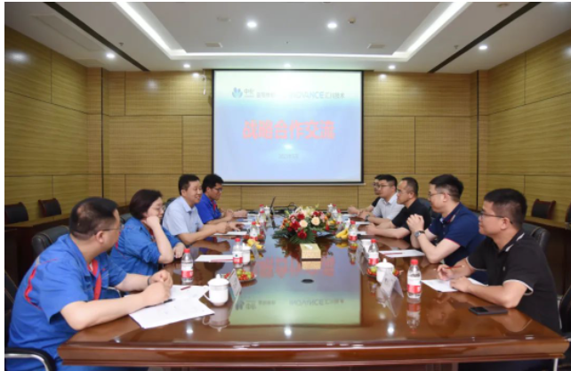 雙方在簽約儀式前的座談中探討了企業(yè)AI智能技術(shù)、伺服技術(shù)等方面的合作方向。他們一致認為，在戰(zhàn)略合作協(xié)議框架下逐步推進更廣泛范圍的合作，將促進雙方未來的進一步發(fā)展。