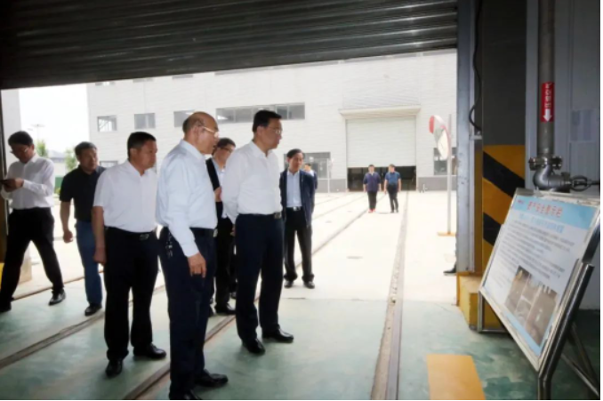 棗莊市委常委、常務副市長邵士官一行蒞臨正威華能項目進行考察。當天，邵士官市長與相關領導一同參觀了正威華能新材料科技有限公司，并詳細了解了滕州項目的建設情況和企業(yè)發(fā)展計劃。
