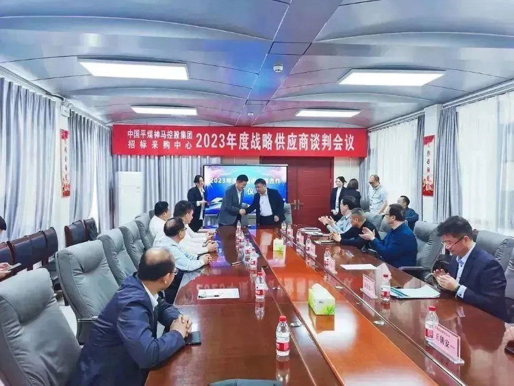 青島橡六輸送帶有限公司作為中國平煤神馬能源的唯一輸送帶產(chǎn)品戰(zhàn)略合作供應(yīng)商，這一合作關(guān)系將為雙方帶來更全面、深入的合作機(jī)會。雙方將共同探索市場需求，加強(qiáng)技術(shù)研發(fā)，提高產(chǎn)品質(zhì)量和服務(wù)水平，助力中國平煤神馬能源實現(xiàn)高質(zhì)量發(fā)展目標(biāo)。
