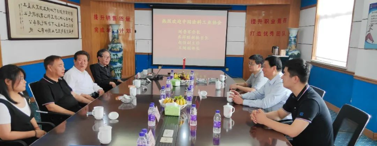 中國涂料工業(yè)協(xié)會劉普軍會長和齊祥昭副秘書長一行近日訪問了天津科瑞達涂料化工有限公司。在訪問期間，劉普軍會長對科瑞達的創(chuàng)新能力和商業(yè)模式給予了充分的肯定，并高度評價了天津涂料涂裝協(xié)會的工作思路和發(fā)展目標。