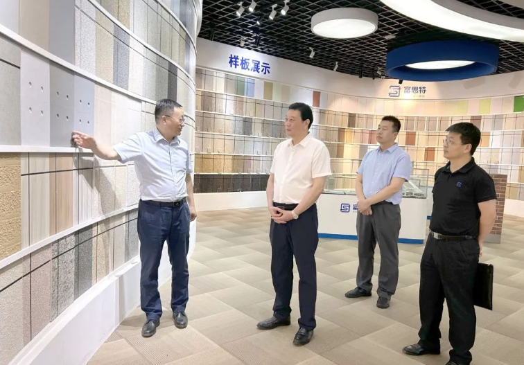 劉普軍會長對富思特在產品研發(fā)創(chuàng)新和為客戶創(chuàng)造價值方面的努力給予了高度贊賞，并表示希望富思特在發(fā)展產品一體化的同時，繼續(xù)加大對服務一體化的投入，為涂料及涂裝行業(yè)提供更全面的保障，引領中國民族涂料品牌的快速發(fā)展。