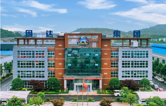 此外，在防火技術方面，固達電纜集團也進行了創(chuàng)新。他們與貴州大學合作，研發(fā)出了一種名為“礦物質柔性防火電纜”的產(chǎn)品，填補了國內防火電纜市場的空白。這種電纜采用了無機礦物材料，即使在高溫燃燒條件下，仍能保持線路的通暢，耐火等級符合國家標準和英國耐火標準。