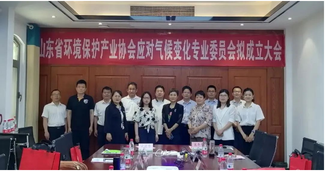 單位代表向與會(huì)人員介紹了山東華盛橡膠有限公司在“雙碳”領(lǐng)域的工作進(jìn)展情況。與會(huì)代表們積極交流探討了“雙碳”產(chǎn)業(yè)發(fā)展過程中的難題和痛點(diǎn)，并就專委會(huì)的后續(xù)工作展開了建設(shè)性的討論，初步制定了2023年的工作計(jì)劃。