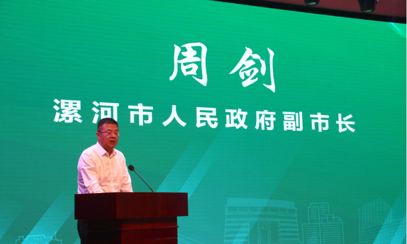 漯河市政府副市長周劍和區(qū)黨工委書記趙煥林也在簽約儀式上致辭。周劍表示，簽約各方應(yīng)發(fā)揮各自優(yōu)勢，整合資源，提升合作水平，共同推動經(jīng)開區(qū)液壓科技產(chǎn)業(yè)的發(fā)展壯大。趙煥林則指出，利通科技作為北交所上市企業(yè)和國內(nèi)液壓膠管龍頭企業(yè)，此次進(jìn)軍產(chǎn)業(yè)產(chǎn)品延伸延展應(yīng)用的新領(lǐng)域，充分展現(xiàn)了公司將創(chuàng)新置于發(fā)展的核心地位。他希望通過此次簽約，實現(xiàn)強(qiáng)強(qiáng)聯(lián)合，重塑優(yōu)勢，實現(xiàn)行業(yè)領(lǐng)先。