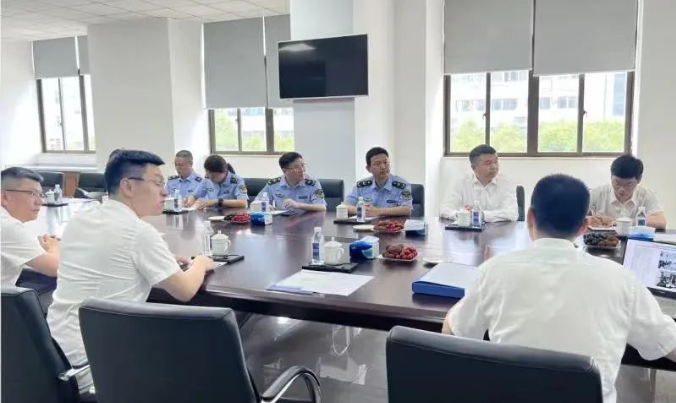 調(diào)研診斷組根據(jù)《商業(yè)秘密保護管理與服務(wù)規(guī)范評估表》與中瑞公司負(fù)責(zé)人進行了溝通了解，并對公司的商業(yè)秘密管理與規(guī)范情況進行了初步評估。他們實地考察了公司的商業(yè)秘密保護辦公室和研發(fā)中心等重點區(qū)域，針對公司在商業(yè)秘密保護過程中的問題提出了改進意見和建議。