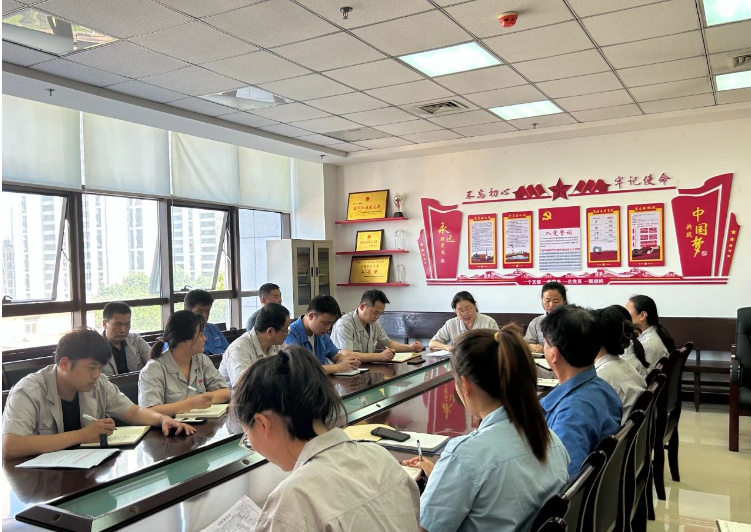 據(jù)了解，檢測中心還計劃按照安全生產工作計劃，認真執(zhí)行安全生產月的相關活動，全力防范各類安全隱患，確保安全運行，為全體職工創(chuàng)造和諧的安全檢測環(huán)境，為公司下半年的工作奠定堅實的基礎。