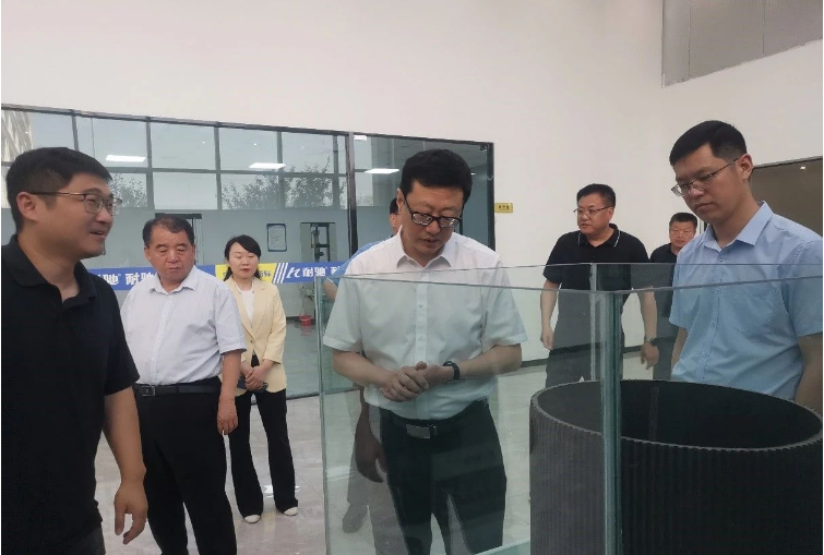此次調(diào)研使久龍橡塑公司受到了更多關(guān)注，也為公司的發(fā)展指明了方向。