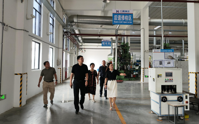 安徽省寧國市政協(xié)黨組書記、主席陳柏平，市政協(xié)黨組副書記、副主席萬輝等一行到九鼎橡塑制品有限公司進(jìn)行了考察和交流。