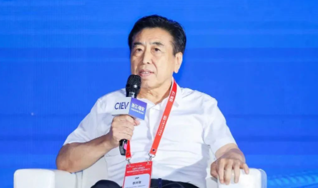 此外，在會(huì)議期間，中國汽車工程學(xué)會(huì)汽車供應(yīng)鏈創(chuàng)新分會(huì)籌備會(huì)議和供應(yīng)鏈協(xié)同發(fā)展論壇也同時(shí)召開。賽輪集團(tuán)的PCR配套總監(jiān)汪永祥受邀參加了這些活動(dòng)，進(jìn)一步展示了賽輪集團(tuán)在汽車供應(yīng)鏈領(lǐng)域的專業(yè)知識(shí)和經(jīng)驗(yàn)。