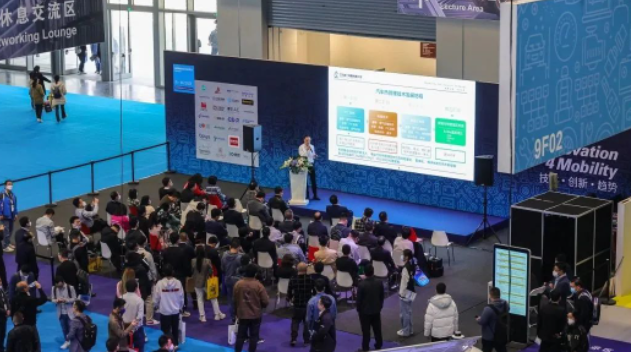 作為全球汽車行業(yè)展覽會(huì)之一，第18屆Automechanika Shanghai即將于2023年11月29日至12月2日在上海國家會(huì)展中心舉行。本屆展會(huì)將聚焦技術(shù)創(chuàng)新和未來發(fā)展趨勢(shì)，呈現(xiàn)全球汽車產(chǎn)業(yè)電動(dòng)化與智能化的加速趨勢(shì)，特別關(guān)注新能源汽車及后市場(chǎng)價(jià)值鏈。