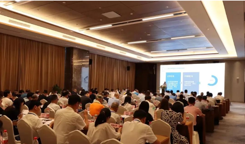 中國電池工業(yè)協(xié)會(huì)八屆五次常務(wù)理事會(huì)暨八屆四次理事會(huì)近日在湖北襄陽成功召開，為中國電池行業(yè)的發(fā)展注入新的活力。此次會(huì)議共有100余名理事及以上會(huì)員代表參會(huì)，涉及鋰電池、儲(chǔ)能電池和鉛蓄電池等領(lǐng)域。