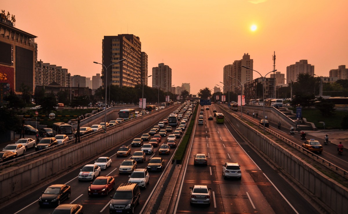 6月份，混合動力汽車新注冊量增長了32.4%，達到254,100輛。這一增長主要受到德國、意大利、法國和西班牙這四個歐盟最大市場的推動。1月至6月，混合動力汽車銷量累計增長了27.9%，達到近140萬輛，占據(jù)市場份額的25%。