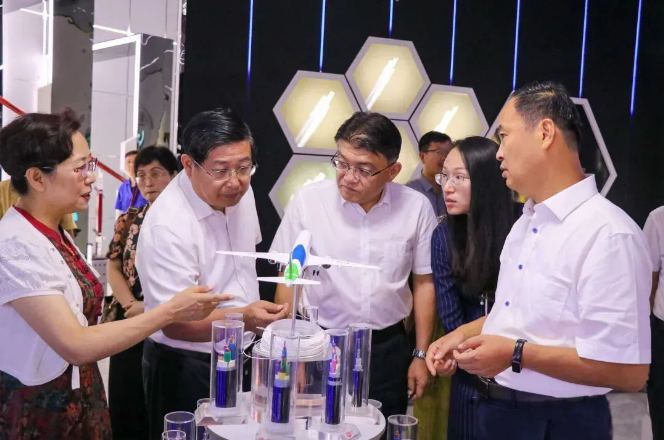 隨后，調(diào)研組參觀了濱澳電線電纜公司的實(shí)驗(yàn)室，詳細(xì)了解了該公司對(duì)電線電纜產(chǎn)品的質(zhì)量控制情況。同時(shí)，他們對(duì)濱澳電線電纜公司的產(chǎn)品和企業(yè)文化進(jìn)行了深入了解。