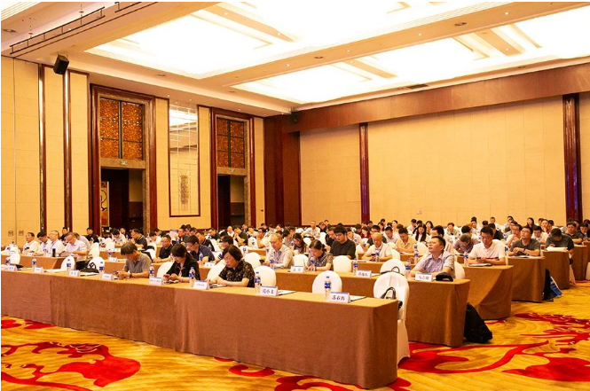 除了會議交流，年會期間還舉辦了案例展示和專業(yè)展覽，為參會者提供了更多的展示與學(xué)習(xí)機(jī)會。