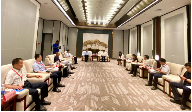 山東省貿(mào)促會(huì)林源副會(huì)長應(yīng)邀參加了第二十屆青島國際輪胎暨車輪展覽會(huì)。在展會(huì)期間，山東省貿(mào)促會(huì)組織了一場橡膠輪胎企業(yè)國際化經(jīng)營專題座談會(huì)，與會(huì)者深入調(diào)研了企業(yè)國際化經(jīng)營現(xiàn)狀及面臨的難點(diǎn)堵點(diǎn)，共同探討如何助力山東省輪胎企業(yè)"走出去"。