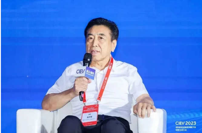 除袁仲雪外，賽輪集團(tuán)PCR配套總監(jiān)汪永祥也受邀參加了供應(yīng)鏈協(xié)同發(fā)展論壇等會(huì)議。這次大會(huì)為國際新能源智能網(wǎng)聯(lián)汽車產(chǎn)業(yè)領(lǐng)域的交流合作提供了難得的機(jī)遇，參會(huì)專家學(xué)者紛紛表示，將共同致力于推動(dòng)新汽車產(chǎn)業(yè)的健康發(fā)展，為建設(shè)更加清潔、綠色的交通出行貢獻(xiàn)力量。