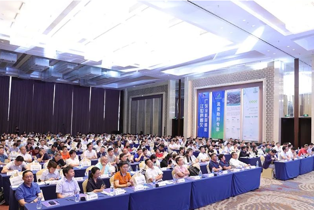 廣東江門于7月27日至28日舉辦了2023廣東涂料產(chǎn)業(yè)高質(zhì)量發(fā)展大會，本次大會以“守正創(chuàng)新 提質(zhì)增效”為主題。來自涂料行業(yè)的代表齊聚江門，共同探討行業(yè)未來發(fā)展方向。其中，東莞大寶化工制品有限公司在大會上斬獲兩項(xiàng)殊榮。