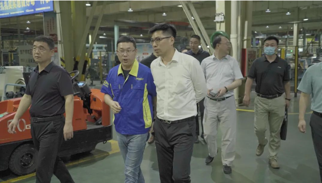比亞迪領(lǐng)導(dǎo)團(tuán)隊(duì)對(duì)華盛橡膠在新能源汽車(chē)輪胎領(lǐng)域的發(fā)展表現(xiàn)出濃厚興趣，期待雙方能夠繼續(xù)深入洽談資源整合、儲(chǔ)能業(yè)務(wù)、產(chǎn)業(yè)配套等方面的合作，為新能源汽車(chē)產(chǎn)業(yè)鏈的發(fā)展注入更強(qiáng)勁的動(dòng)力。