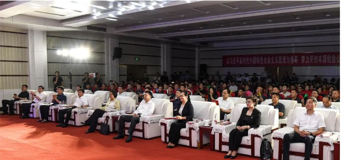 山東豐源輪胎制造股份有限公司在于8月2日舉辦盛大慶典，慶祝公司重組投產(chǎn)十周年。各界嘉賓齊聚一堂，共同回顧豐源輪胎的發(fā)展歷程，并展望未來(lái)，探討趕超跨越、高質(zhì)發(fā)展的新宏圖。